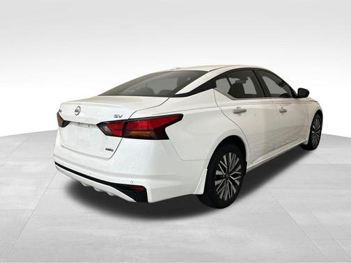 White 2024 Nissan Altima 2.5 SV