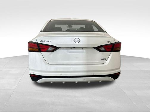 White 2024 Nissan Altima 2.5 SV