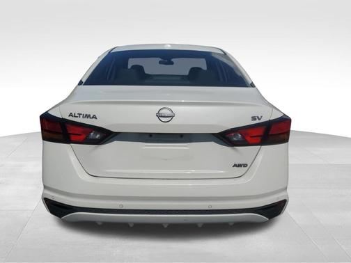 White 2024 Nissan Altima 2.5 SV