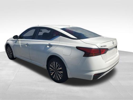 White 2024 Nissan Altima 2.5 SV