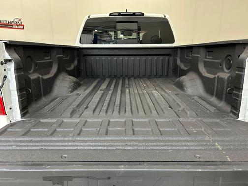 Glacier White 2024 Nissan Titan SV