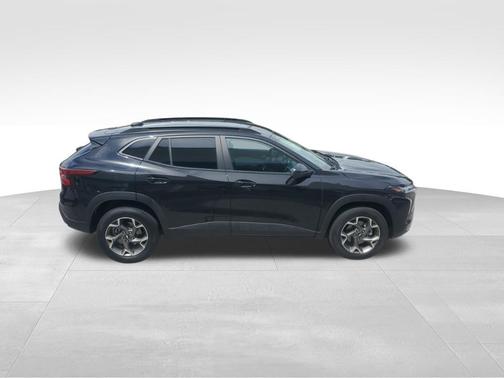 Mosaic Black Metallic 2025 Chevrolet Trax LT