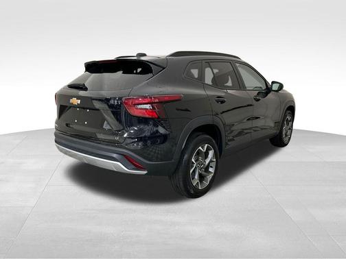 Mosaic Black Metallic 2025 Chevrolet Trax LT