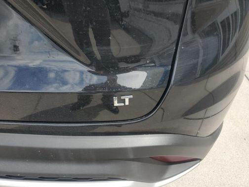 Mosaic Black Metallic 2025 Chevrolet Trax LT