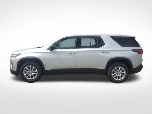 Silver Ice Metallic 2022 Chevrolet Traverse LS