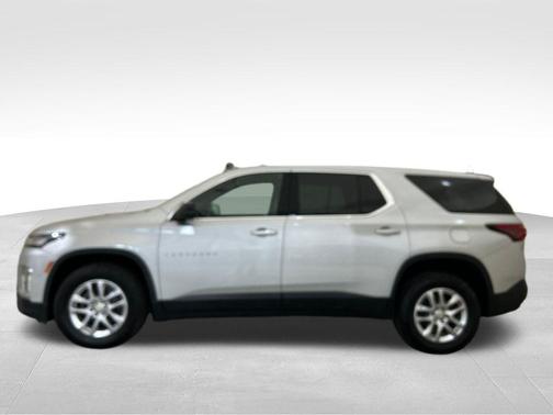 Silver Ice Metallic 2022 Chevrolet Traverse LS