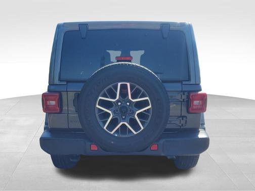 Granite Crystal Clearcoat Metallic 2025 Jeep Wrangler Sahara