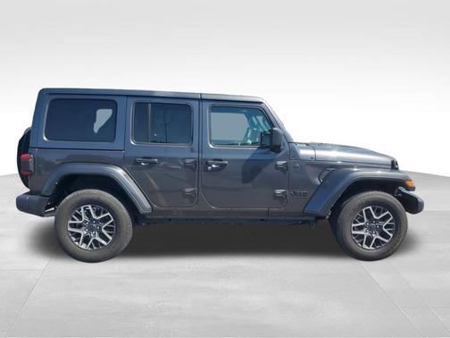 Granite Crystal Clearcoat Metallic 2025 Jeep Wrangler Sahara