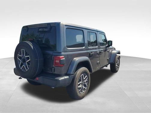 Granite Crystal Clearcoat Metallic 2025 Jeep Wrangler Sahara