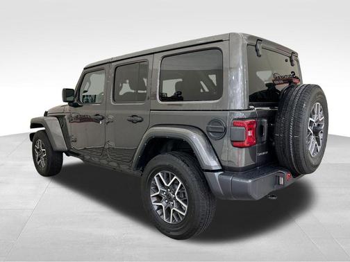 Granite Crystal Clearcoat Metallic 2025 Jeep Wrangler Sahara
