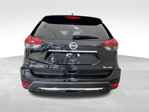 Magnetic Black Pearl 2019 Nissan Rogue SL
