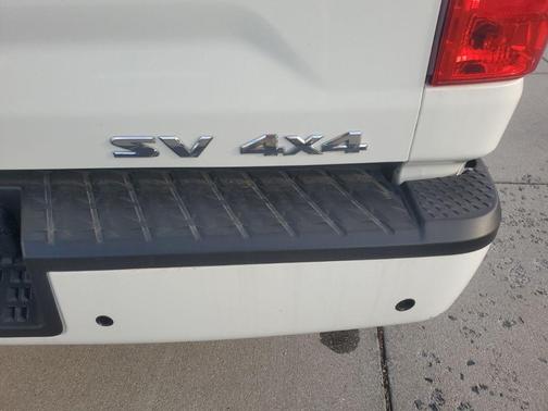 Glacier White 2024 Nissan Titan SV