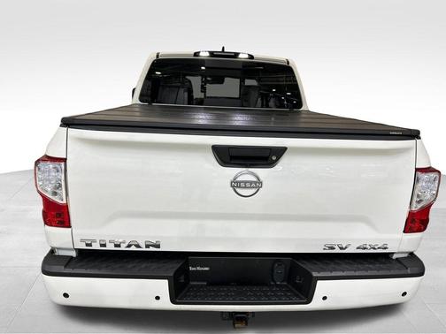 Glacier White 2024 Nissan Titan SV