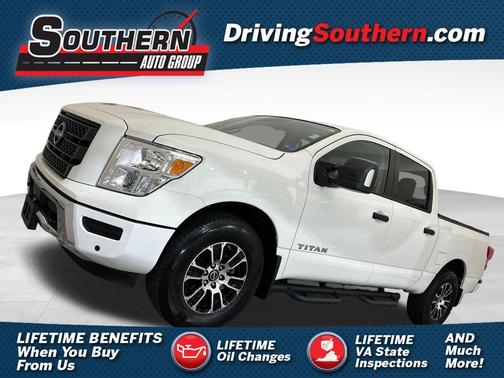 Glacier White 2024 Nissan Titan SV