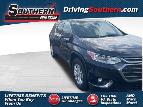 Graphite Metallic 2021 Chevrolet Traverse LT Cloth
