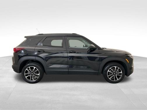 Mosaic Black Metallic 2025 Chevrolet Trailblazer LT