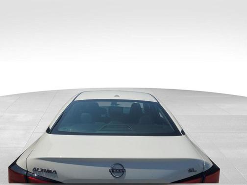 White 2024 Nissan Altima 2.5 SL