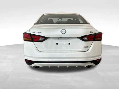 White 2024 Nissan Altima 2.5 SL