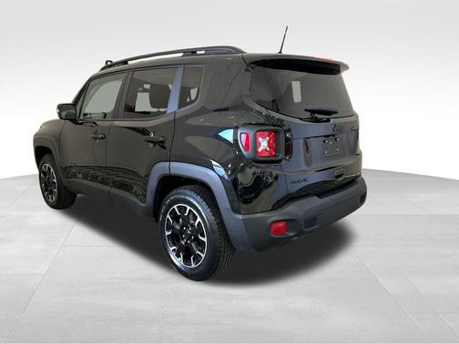 Black Clearcoat 2023 Jeep Renegade Latitude