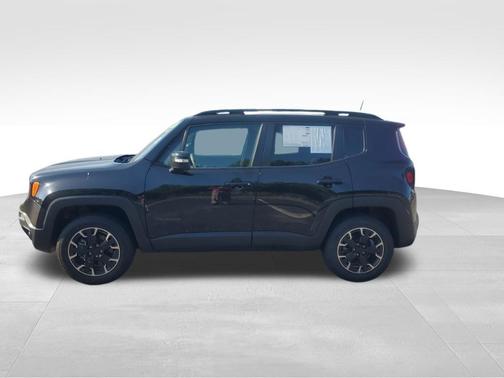 Black Clearcoat 2023 Jeep Renegade Latitude
