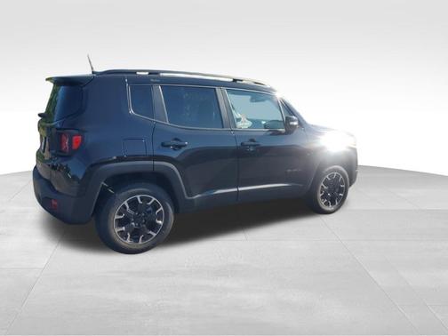 Black Clearcoat 2023 Jeep Renegade Latitude