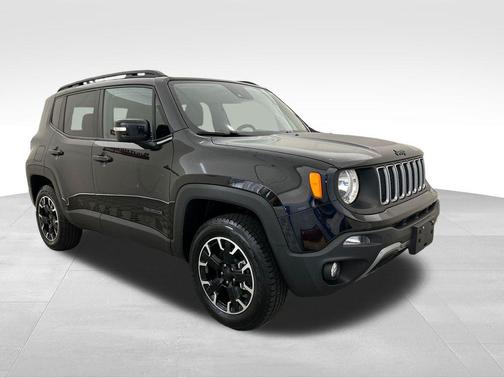 Black Clearcoat 2023 Jeep Renegade Latitude