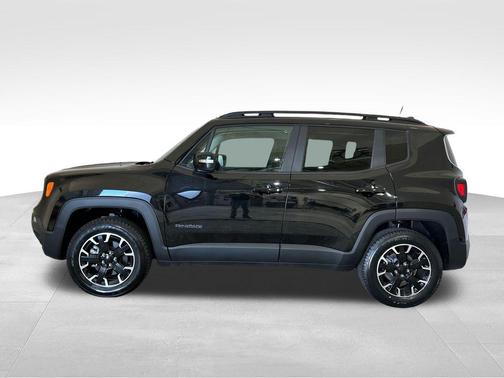 Black Clearcoat 2023 Jeep Renegade Latitude