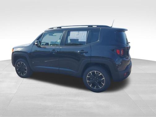 Black Clearcoat 2023 Jeep Renegade Latitude
