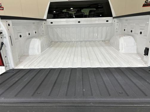 Summit White 2024 Chevrolet Silverado 1500 LT