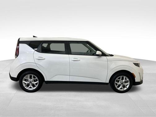 Snow White Pearl 2024 Kia Soul LX