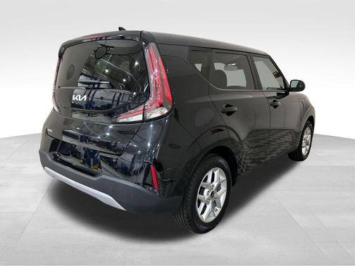 Fusion Orange 2023 Kia Soul LX