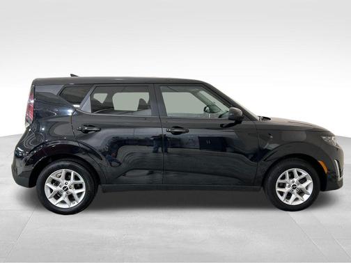 Fusion Orange 2023 Kia Soul LX
