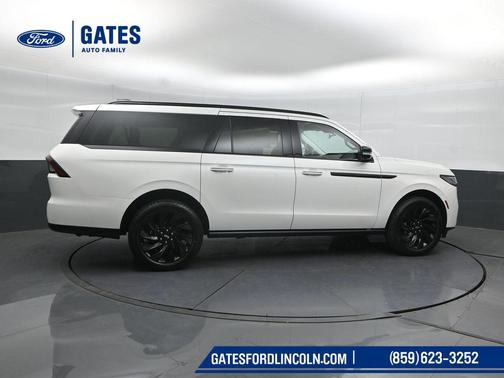 Pristine White Metallic Tri-Coat 2026 Lincoln Navigator Reserve