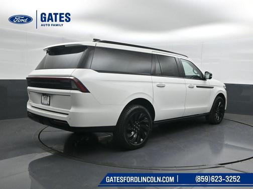 Pristine White Metallic Tri-Coat 2026 Lincoln Navigator Reserve
