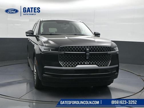 Infinite Black Metallic Clearcoat 2026 Lincoln Navigator Premiere