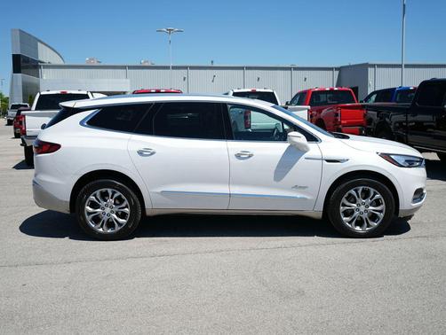 White Frost Tricoat 2018 Buick Enclave Avenir