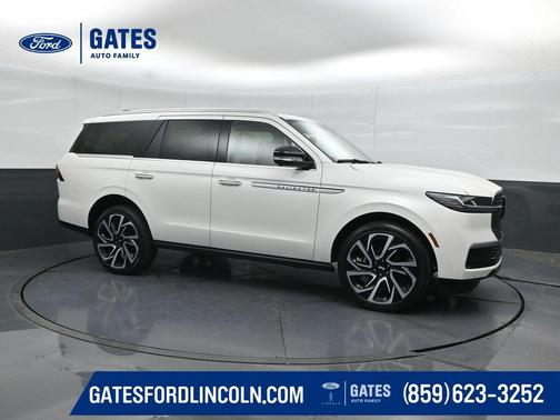 Pristine White Metallic Tri-Coat 2026 Lincoln Navigator Reserve