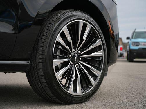 Black Metallic 2025 Lincoln Navigator Reserve