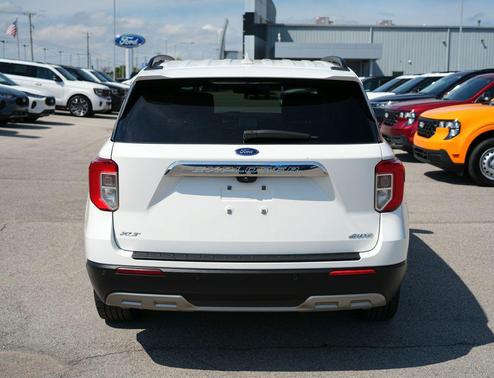 White Metallic 2022 Ford Explorer XLT