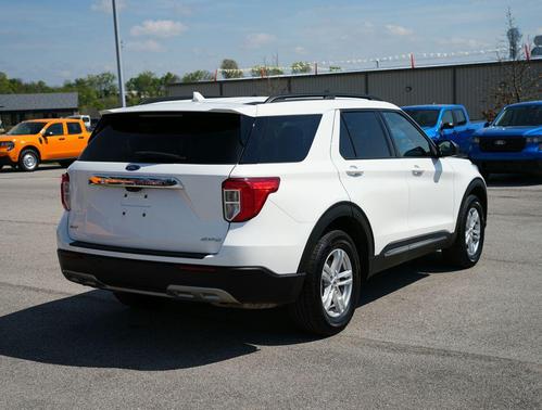 White Metallic 2022 Ford Explorer XLT