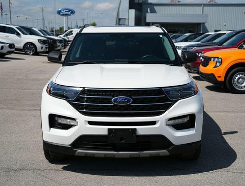 White Metallic 2022 Ford Explorer XLT