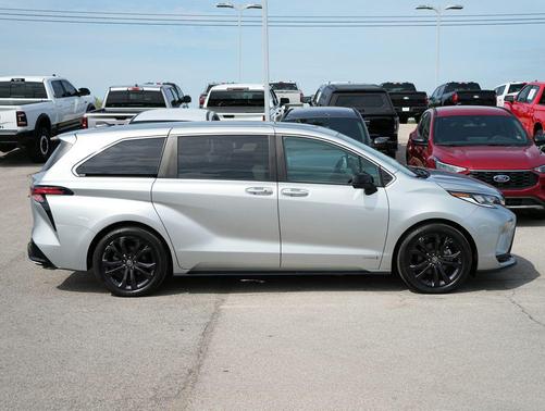 Celestial Silver Metallic 2021 Toyota Sienna XSE 7 Passenger