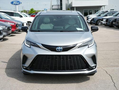 Celestial Silver Metallic 2021 Toyota Sienna XSE 7 Passenger