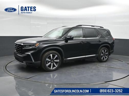 Crystal Black Pearl 2023 Honda Pilot Touring 8-Passenger