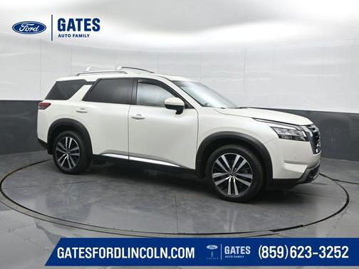 Pearl White Tricoat 2023 Nissan Pathfinder Platinum 4WD