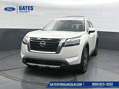 Pearl White Tricoat 2023 Nissan Pathfinder Platinum 4WD