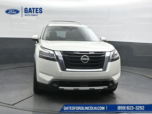 Pearl White Tricoat 2023 Nissan Pathfinder Platinum 4WD