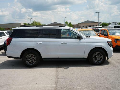 Silver Metallic 2025 Ford Expedition Active