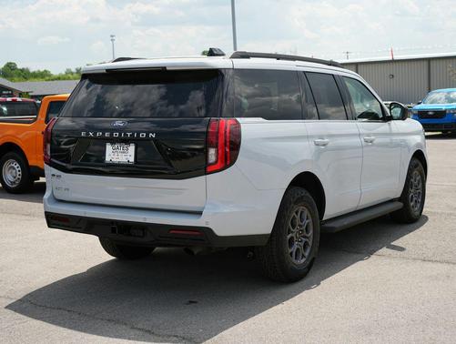 Silver Metallic 2025 Ford Expedition Active