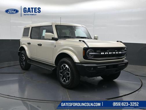 Desert Sand 2026 Ford Bronco Outer Banks
